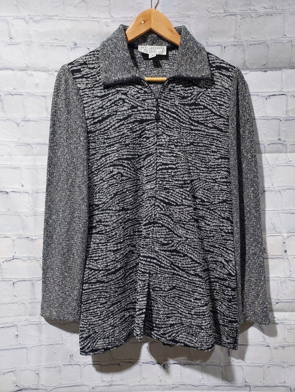 St. John Collection Marie Gray Size 6 Sweater 1/4 Zip Old Money Luxury Flaws